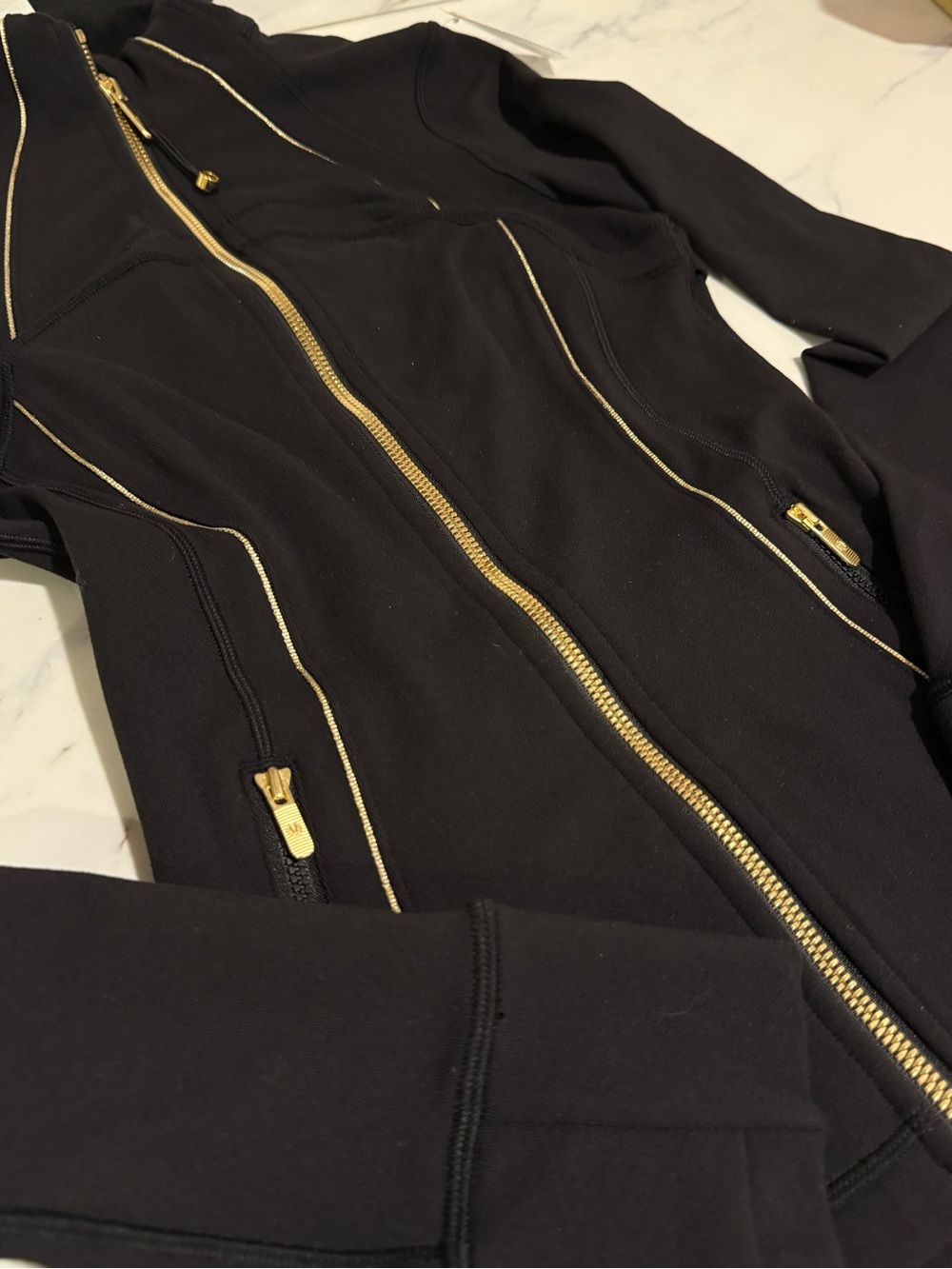 Lululemon black and gold jacket - Picture 6 of 7